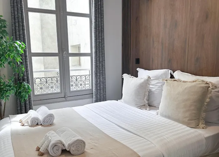 Unique Flat Near Louvre & Palais Royal