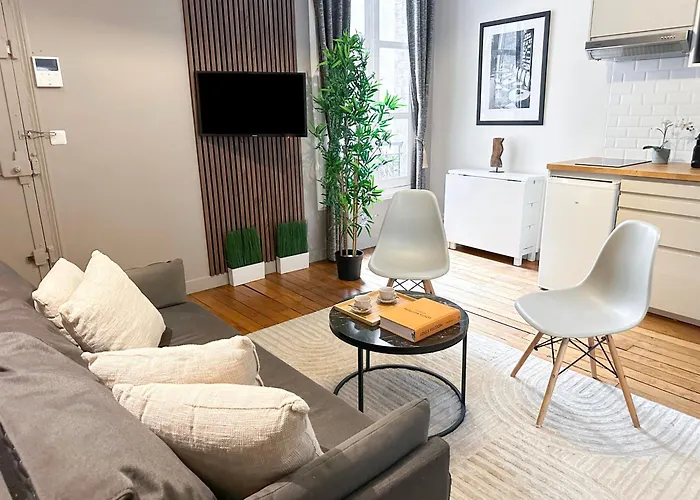 Unique Flat Near Louvre & Palais Royal