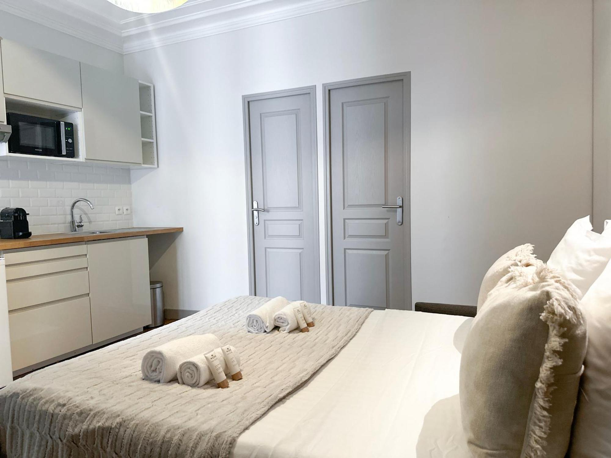 Unique Flat Near Louvre & Palais Royal Parijs